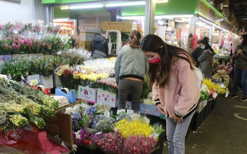 Mẹ 3 con ở Hải Phòng: Tết không sắm quần áo mới nhưng phải chi 20 triệu để mua cây cối và hoa!- Ảnh 1. Mẹ 3 con ở Hải Phòng: Tết không sắm quần áo mới nhưng phải chi 20 triệu để mua cây cối và hoa!- Ảnh 1.