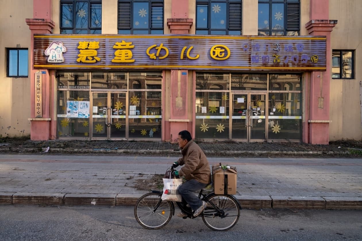 Buồn của nền kinh tế số 1 châu Á: Thành phố công nghiệp top đầu chìm vào ‘giấc ngủ’, hàng loạt nhà máy đóng cửa, người trẻ lũ lượt di cư bỏ lại nhà cửa trống rỗng- Ảnh 3.