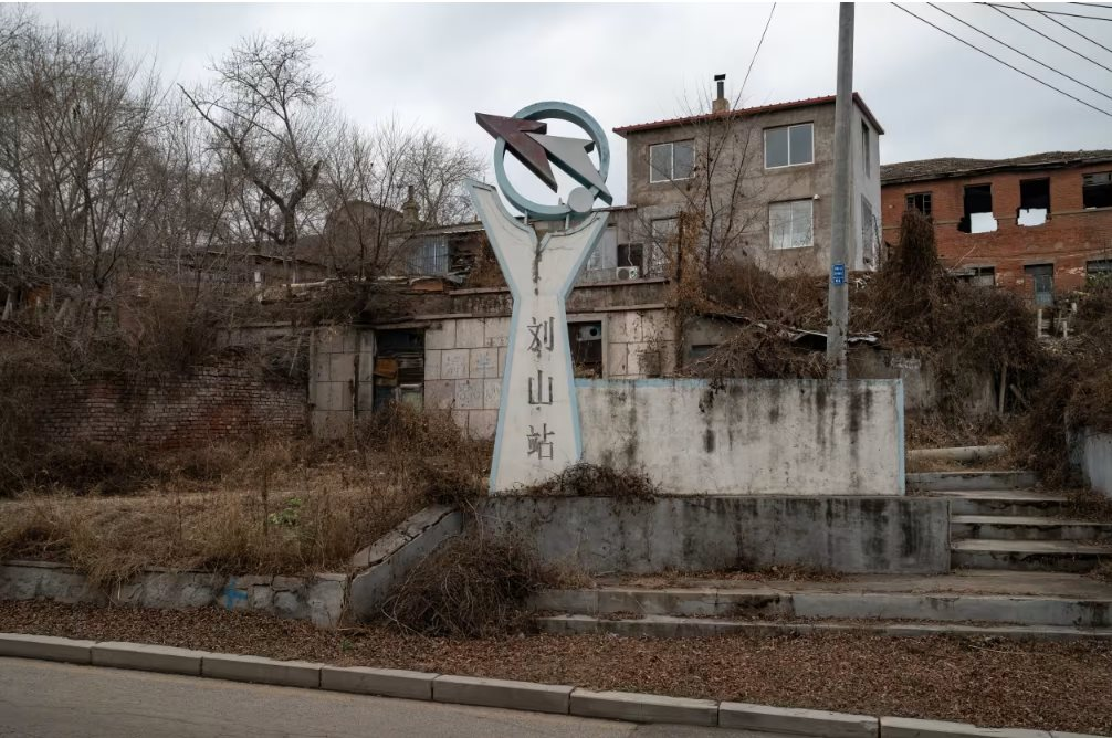 Buồn của nền kinh tế số 1 châu Á: Thành phố công nghiệp top đầu chìm vào ‘giấc ngủ’, hàng loạt nhà máy đóng cửa, người trẻ lũ lượt di cư bỏ lại nhà cửa trống rỗng- Ảnh 5.