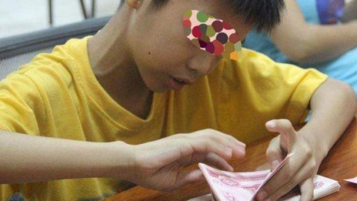 Phụ huynh Hà Nội buồn phiền vì con mới lớp 3 đã có tật xấu nói khó bỏ, thái độ bất cần của con càng gây sốc hơn- Ảnh 4.