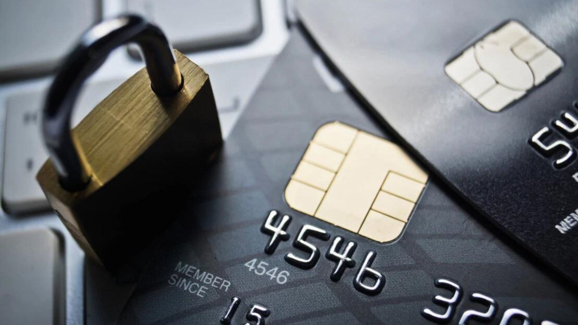 3 nhóm tài khoản ngân hàng sẽ bị khóa thẻ, tạm ngừng giao dịch từ 1/1/2025- Ảnh 1.