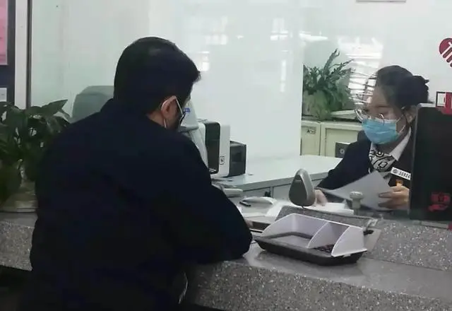 Hai vợ chồng gửi tiết kiệm 70 tỷ đồng, ăn trưa xong tài khoản còn 0 đồng, tòa án tuyên bố: Ngân hàng chỉ phải chịu 20% trách nhiệm- Ảnh 1.