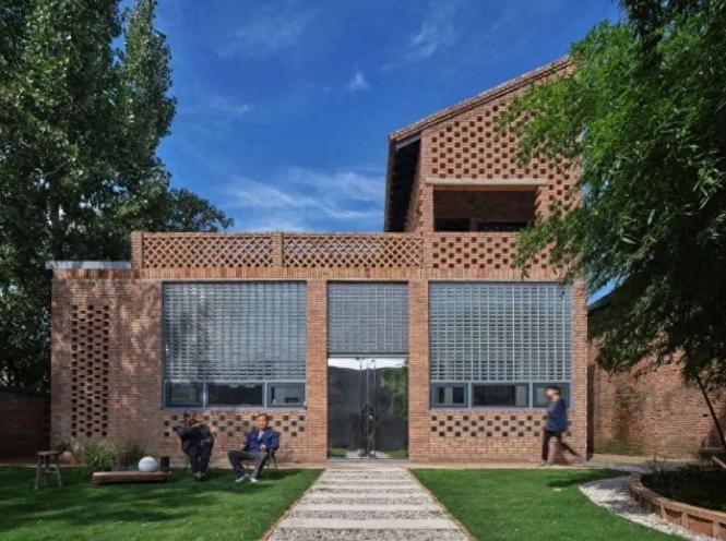 Nữ KTS 35 tuổi cùng bạn bè chi 1,4 tỷ đồng cải tạo căn nhà cũ thành biệt thự tiết kiệm năng lượng hơn 1.000m2: Không tốn tiền điện còn thắng giải thưởng quốc tế- Ảnh 3.