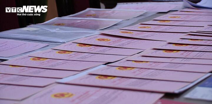 Loạt sổ đỏ, túi Hermes bạch tạng, siêu xe bị thu giữ trong vụ Mr Pips lừa đảo- Ảnh 1.