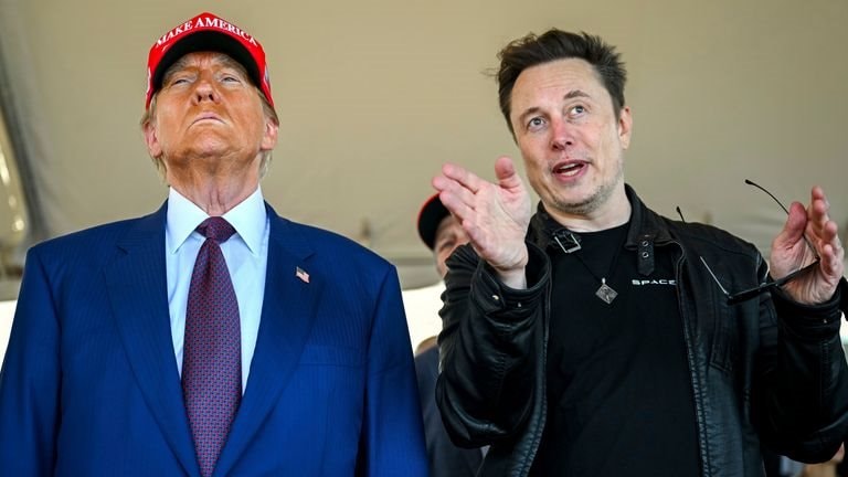 Cú đặt cược vĩ đại của Elon Musk vào ông Trump: Lần đầu tiên trong lịch sử, tài sản vượt 400 tỷ USD, chỉ sau 1 tháng bỏ túi thêm 136 tỷ USD- Ảnh 1.