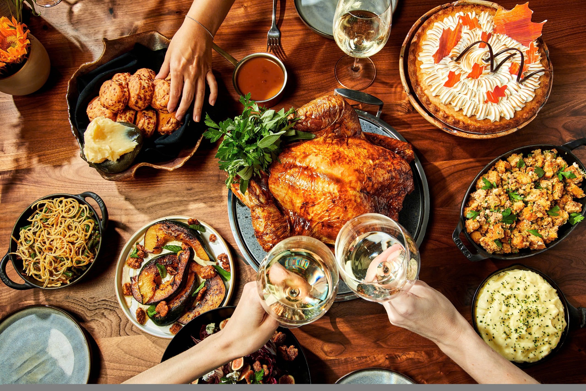 Lạc vào xứ sở ánh sáng tại các khách sạn 5 sao khắp Việt Nam mùa lễ hội: Đậm mùi xa xỉ và ấm áp- Ảnh 3.