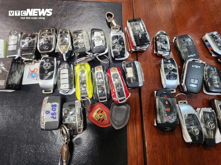 Loạt sổ đỏ, túi Hermes bạch tạng, siêu xe bị thu giữ trong vụ Mr Pips lừa đảo- Ảnh 5.