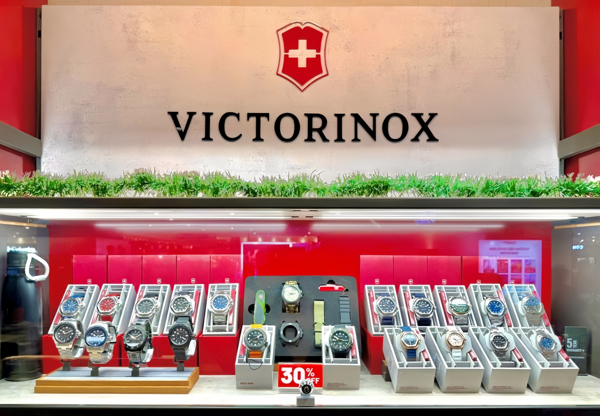 Khám phá 2 thương hiệu Thụy Sĩ nổi tiếng phân phối bởi House Of Luggage- Ảnh 2.