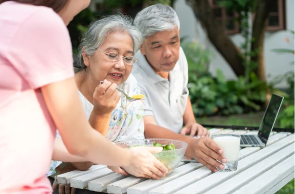 Thực hiện khảo sát 5.500 người trên 100 tuổi, phát hiện 3 nhóm thực phẩm giá rẻ là món khoái khẩu của người sống lâu- Ảnh 3. Thực hiện khảo sát 5.500 người trên 100 tuổi, phát hiện 3 nhóm thực phẩm giá rẻ là món khoái khẩu của người sống lâu- Ảnh 3.