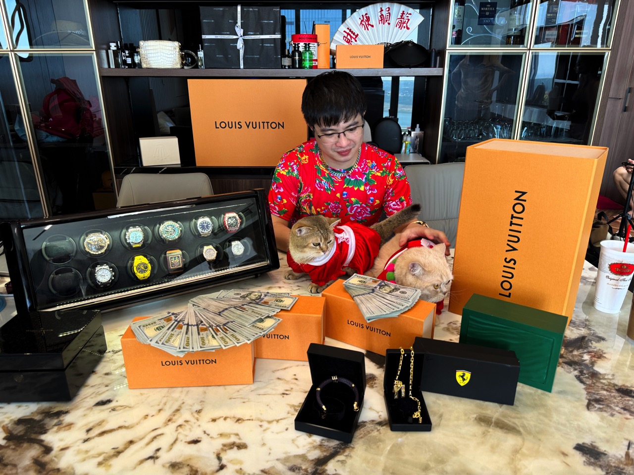 Phó Đức Nam - từ du học sinh, tiktoker sống xa hoa lộ diện là ông trùm lừa đảo hàng nghìn tỷ đồng- Ảnh 1. Phó Đức Nam - từ du học sinh, tiktoker sống xa hoa lộ diện là ông trùm lừa đảo hàng nghìn tỷ đồng- Ảnh 1.