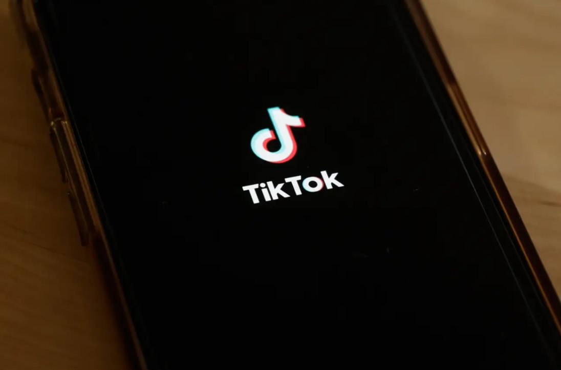 Mỹ cấm TikTok Shop để bảo vệ TMĐT: 61% mua hàng sau khi xem clip, mới ra mắt 1 năm đã vượt mặt Shein, thu về 16 tỷ USD, nguy cơ hàng giá rẻ Trung Quốc dìm ngập thị trường- Ảnh 1.