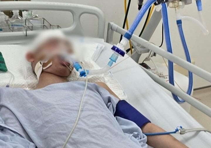 Bố bị cáo đánh nam sinh lớp 8 chết não bật khóc xin lỗi, gia đình nhạn nhân đề nghị bồi thường hơn 1 tỷ- Ảnh 1.