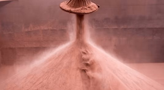 Hàng trăm nghìn tấn hàng từ Lào đổ bộ Việt Nam với giá rẻ bất ngờ - Chi hơn 1,5 tỷ USD gom hàng khắp nơi, nước ta tiêu thụ 11 triệu tấn mỗi năm- Ảnh 1.