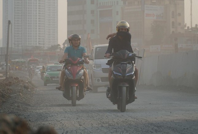 Hà Nội bước vào đợt ô nhiễm không khí nghiêm trọng- Ảnh 1. Hà Nội bước vào đợt ô nhiễm không khí nghiêm trọng- Ảnh 1.