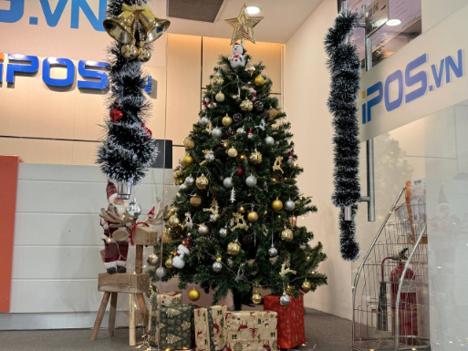 Văn phòng iPOS.vn TP.HCM trang hoàng đón Giáng sinh- Ảnh 1.