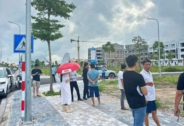 Giá đất nền, nhà phố, nhà riêng cả Hà Nội và TP.HCM đều neo cao: "Trong 3 năm tới, giá bán tiếp tục đà tăng"- Ảnh 1.