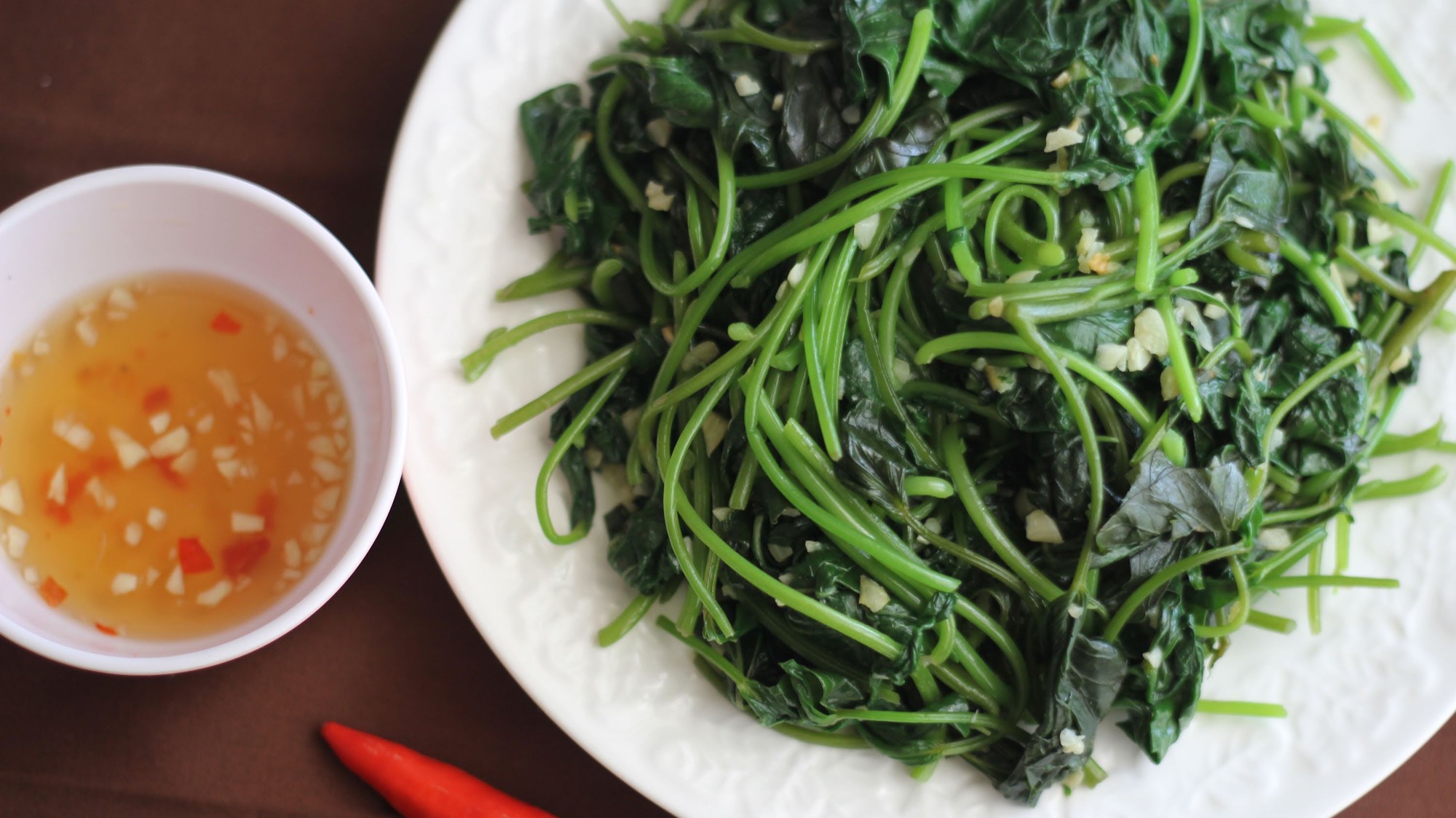 Loại lá có nhiều ở Việt Nam được người Nhật ví là ‘‘rau trường thọ’’, không chỉ kiểm soát đường huyết mà còn làm đẹp da hiệu quả- Ảnh 2. Loại lá có nhiều ở Việt Nam được người Nhật ví là ‘‘rau trường thọ’’, không chỉ kiểm soát đường huyết mà còn làm đẹp da hiệu quả- Ảnh 2.