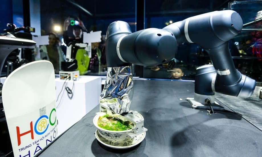 Công ty đứng sau robot nấu phở 'thành thục' từ trần phở, thêm thịt, thêm gia vị, hành... đến chan nước dùng- Ảnh 3.