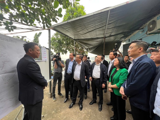 Chủ tịch TP Hà Nội: 'Chúng ta phải nhận lỗi với bà con, du khách vì thành phố chưa sạch'- Ảnh 1.