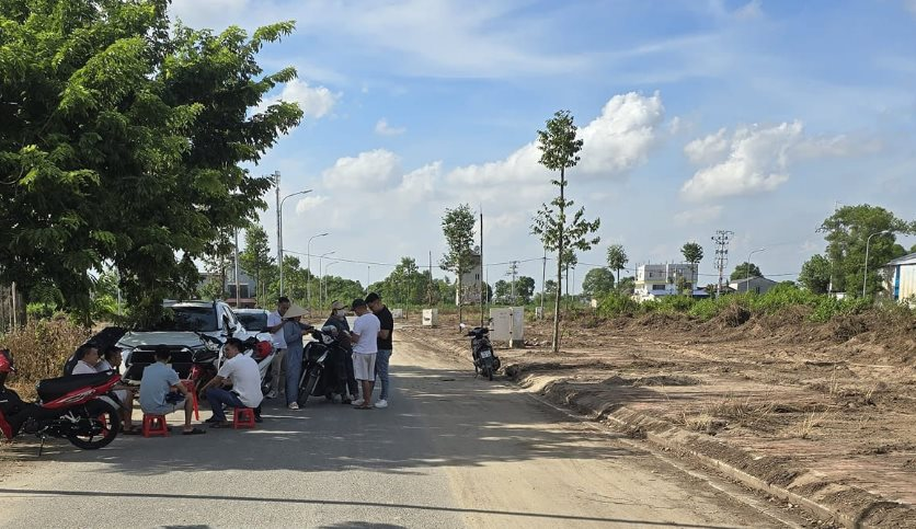 Nhà đầu tư Hà Nội đổ về tỉnh xem nhà, đất và "chốt" cọc ngày càng nhiều- Ảnh 1.