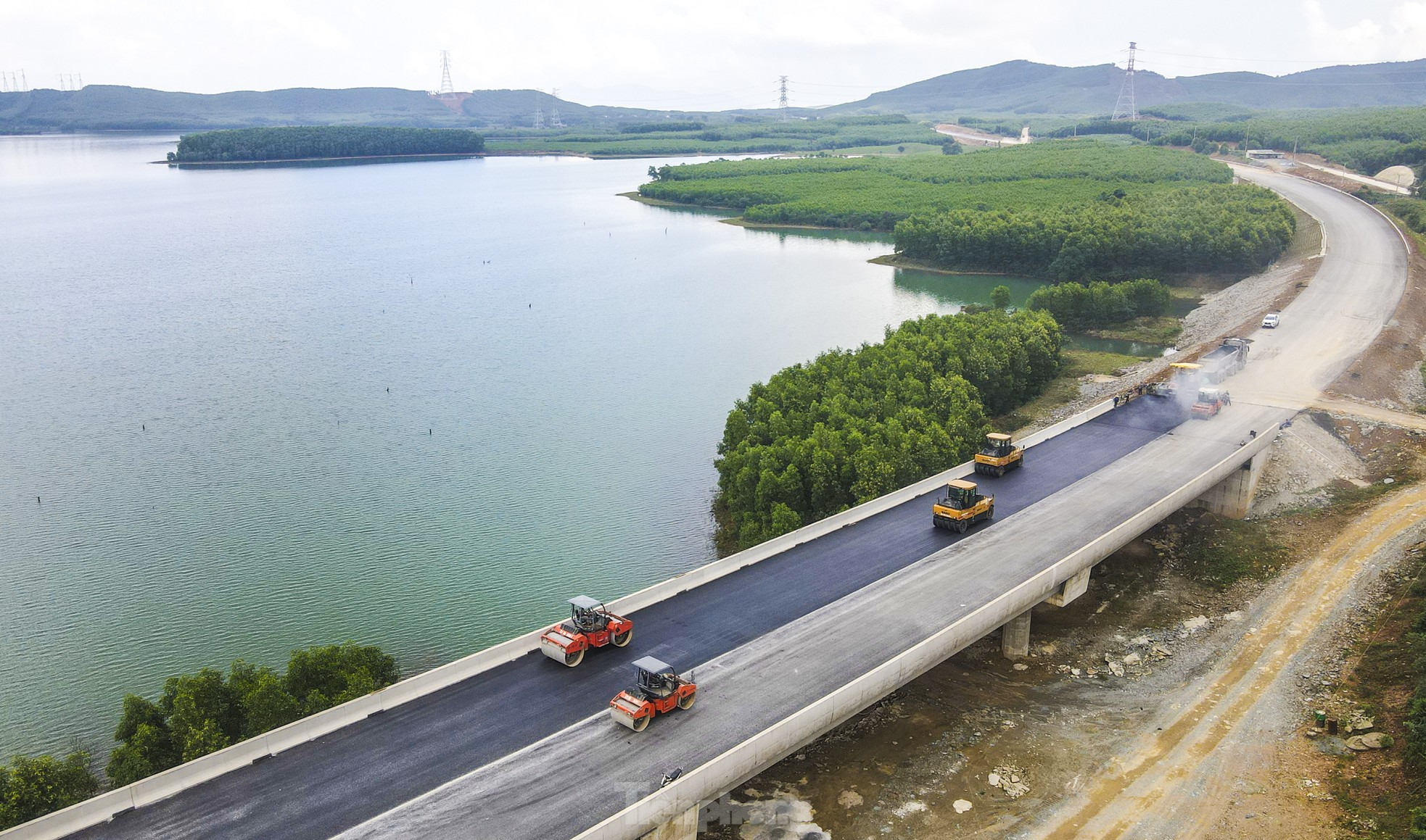 Hình hài tuyến cao tốc hơn 100km qua Hà Tĩnh sắp hoàn thành- Ảnh 5.