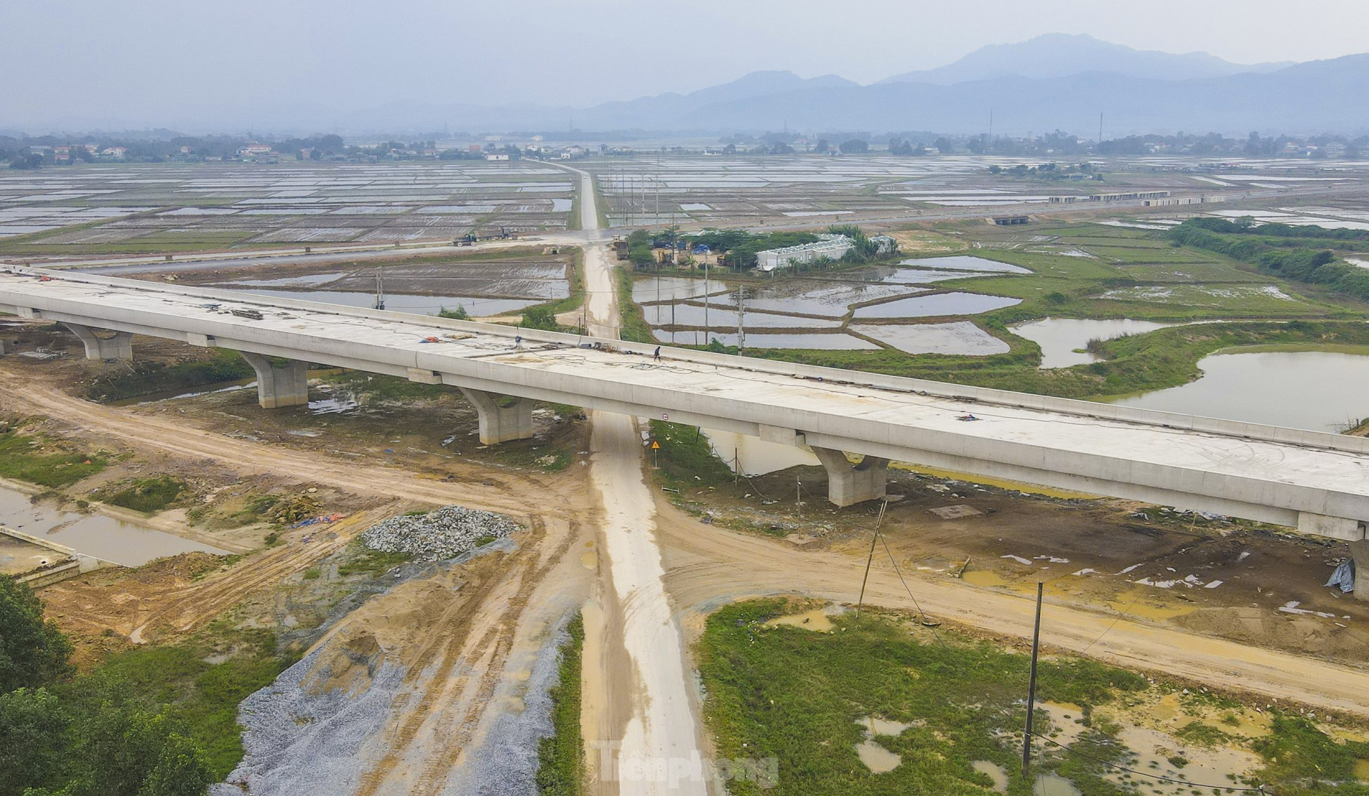 Hình hài tuyến cao tốc hơn 100km qua Hà Tĩnh sắp hoàn thành- Ảnh 20.