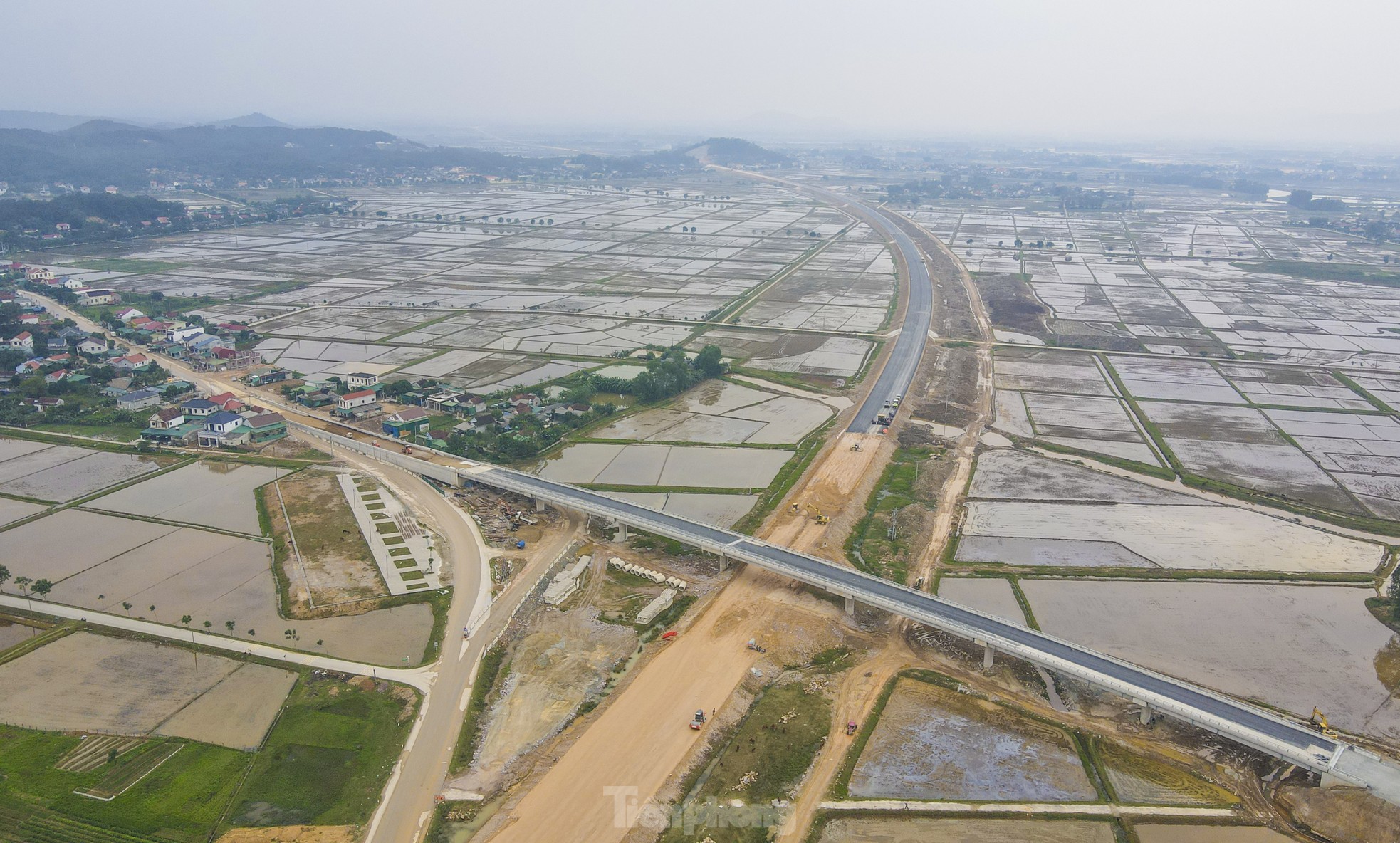 Hình hài tuyến cao tốc hơn 100km qua Hà Tĩnh sắp hoàn thành- Ảnh 22.