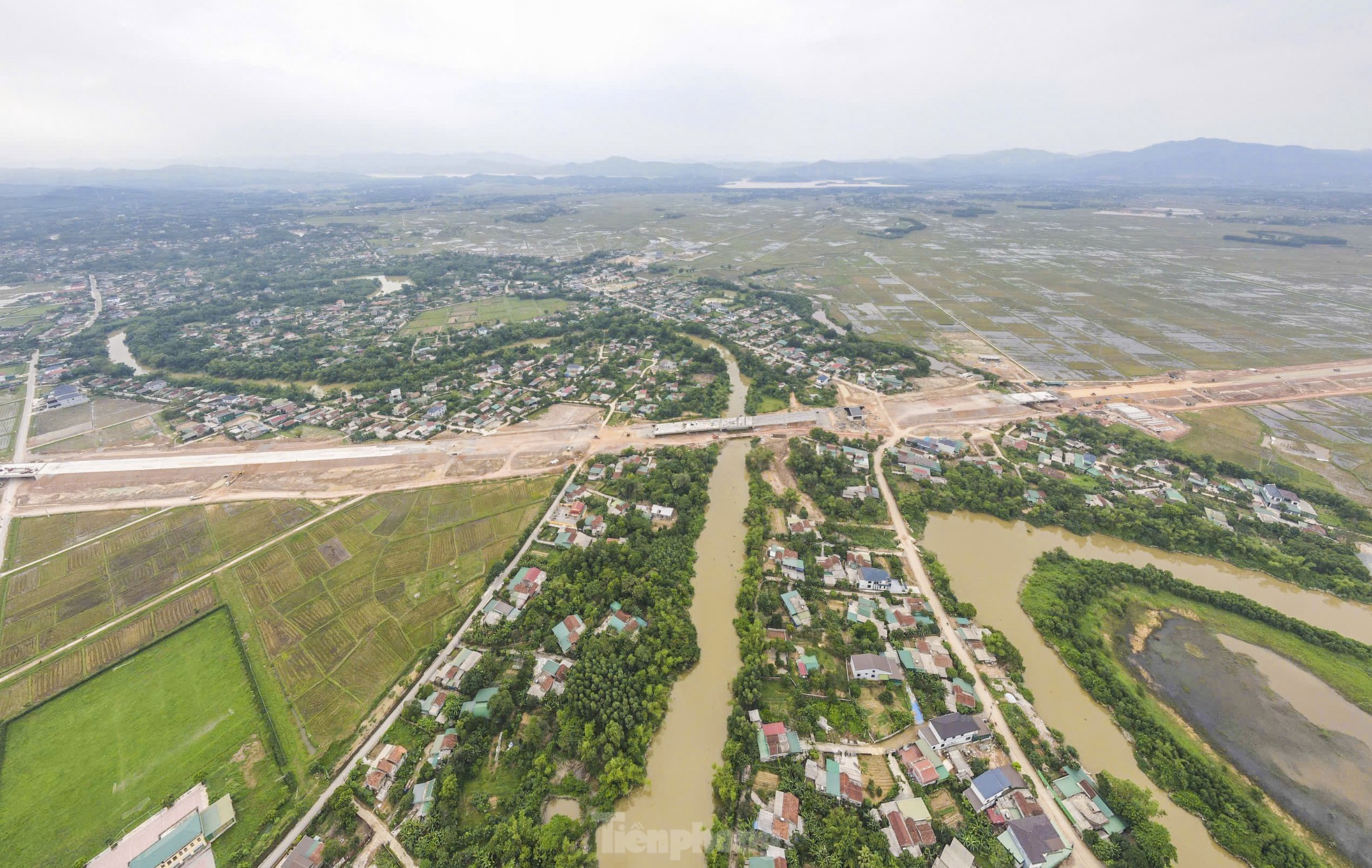 Hình hài tuyến cao tốc hơn 100km qua Hà Tĩnh sắp hoàn thành- Ảnh 19.