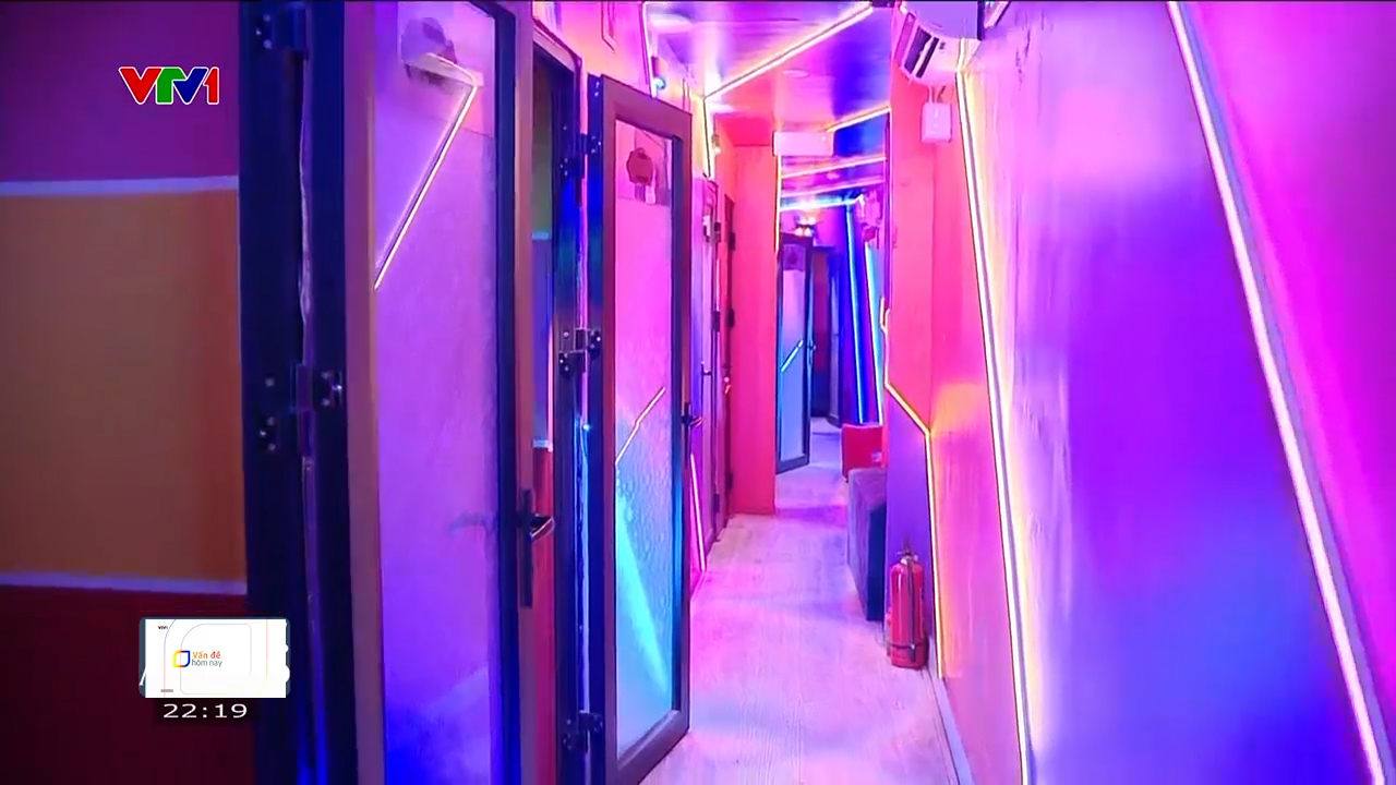 Cảnh báo lỗ hổng trong quản lý dịch vụ karaoke biến tướng- Ảnh 3. Cảnh báo lỗ hổng trong quản lý dịch vụ karaoke biến tướng- Ảnh 3.