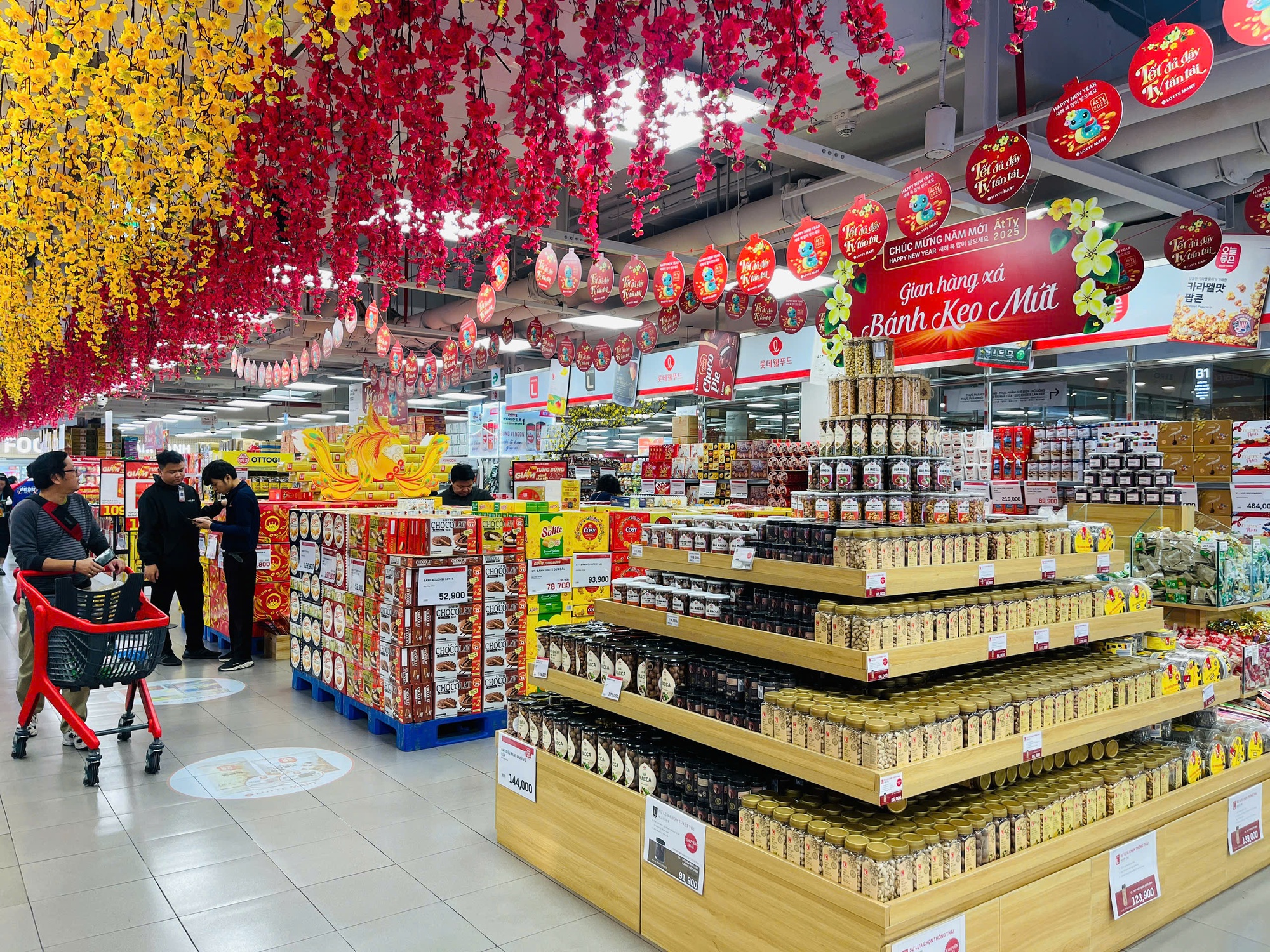 Thông báo quan trọng của nhiều siêu thị ở TP HCM về phục vụ Tết- Ảnh 1.