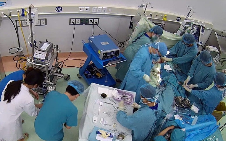 Cứu bé gái ở TP.HCM nguy kịch có tỷ lệ tử vong gần 100% nhờ kỹ thuật "ngủ đông"- Ảnh 1.