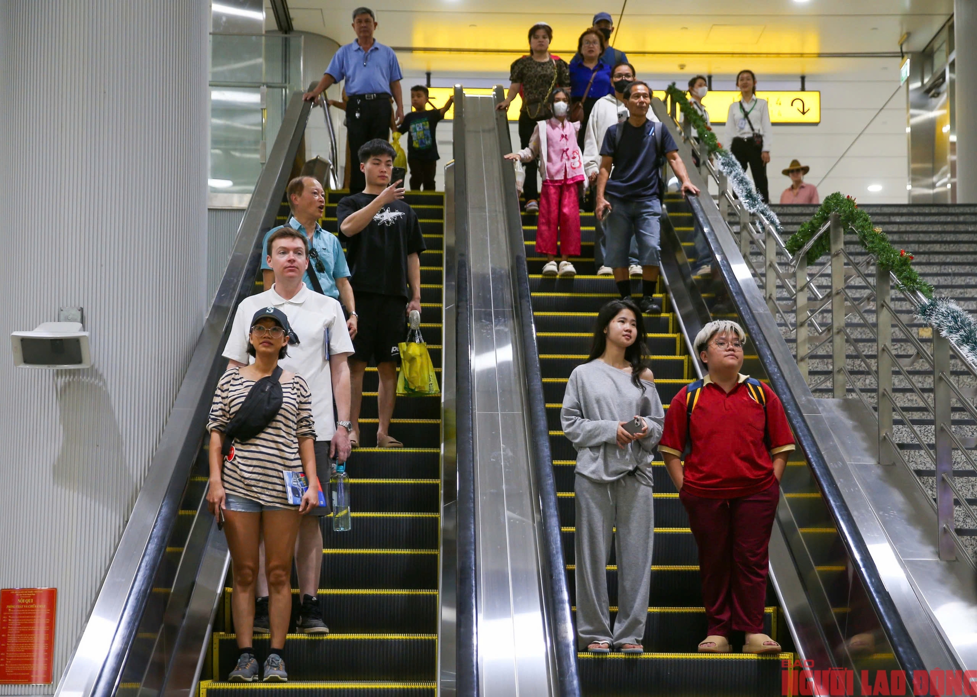 Giới trẻ TP HCM sau 1 ngày bỏ xe máy, chọn metro đi học, đi làm- Ảnh 5.