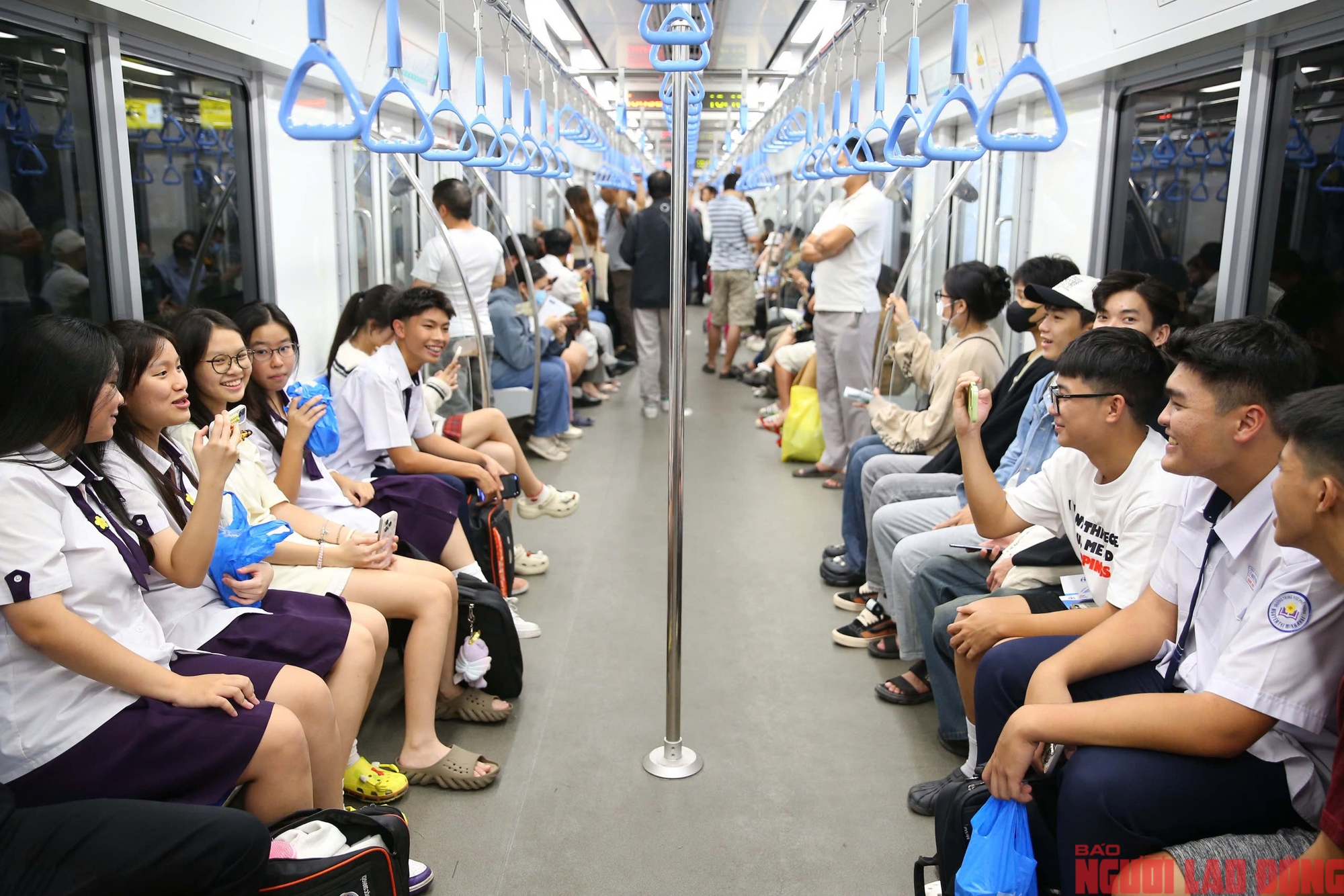 Giới trẻ TP HCM sau 1 ngày bỏ xe máy, chọn metro đi học, đi làm- Ảnh 10.