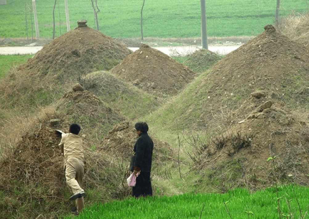 Cuộc sống của những người thường xuyên đi viếng mộ khác với những người 