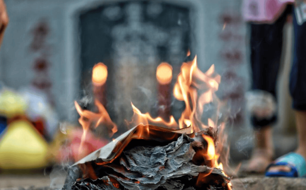 Cuộc sống của những người thường xuyên đi viếng mộ khác với những người 