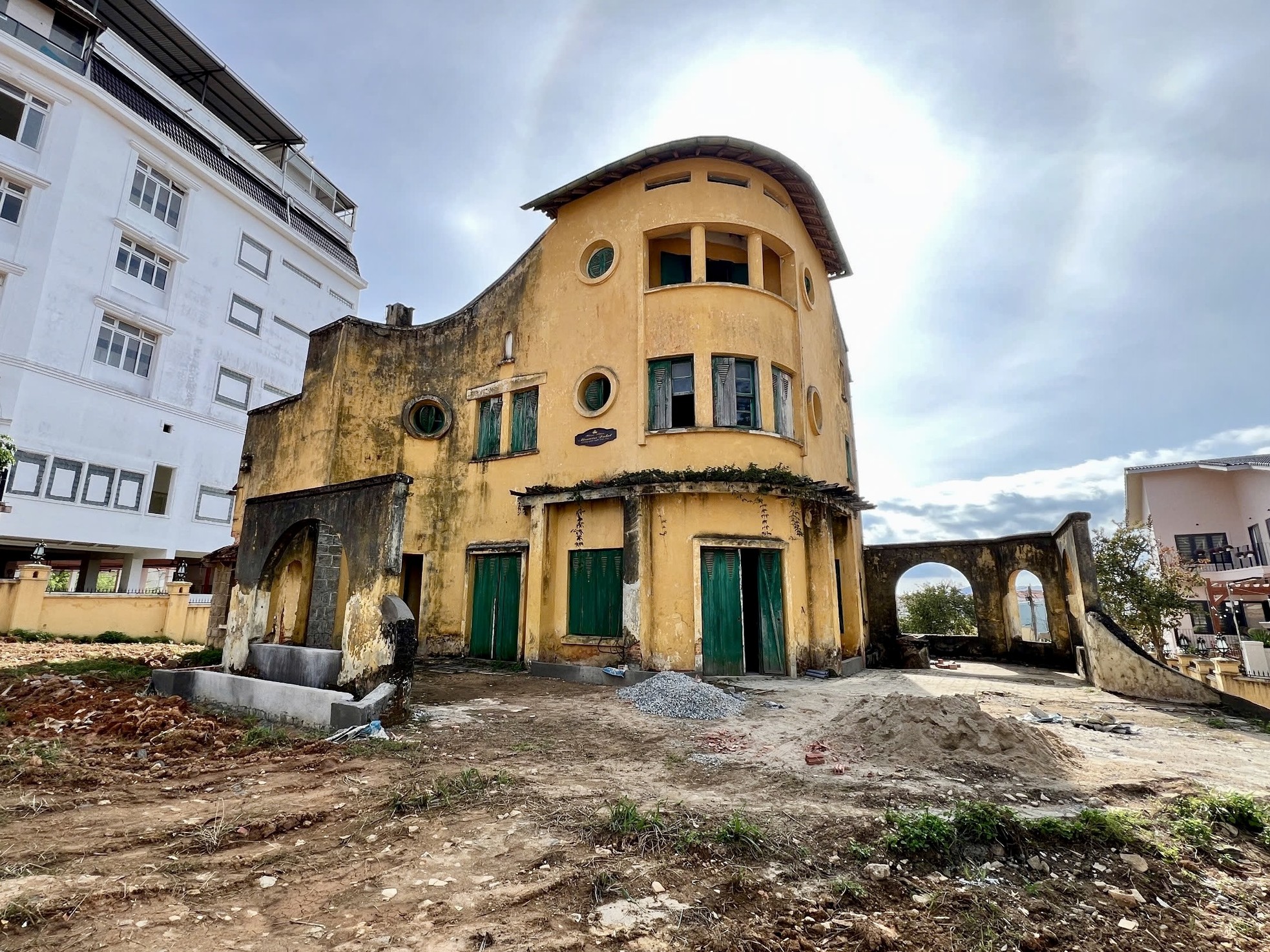 Cảnh hoang tàn, xuống cấp của những ngôi biệt thự cổ ở Đà Lạt- Ảnh 15.