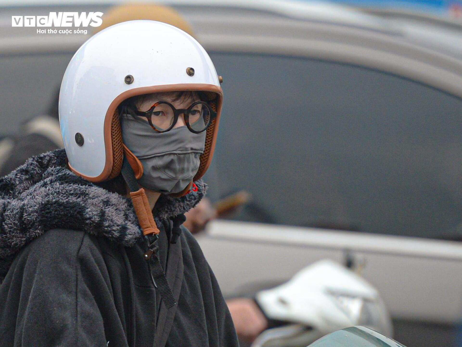 Ô nhiễm không khí vượt báo động đỏ, người Hà Nội khốn khổ vì bụi mịn- Ảnh 10.