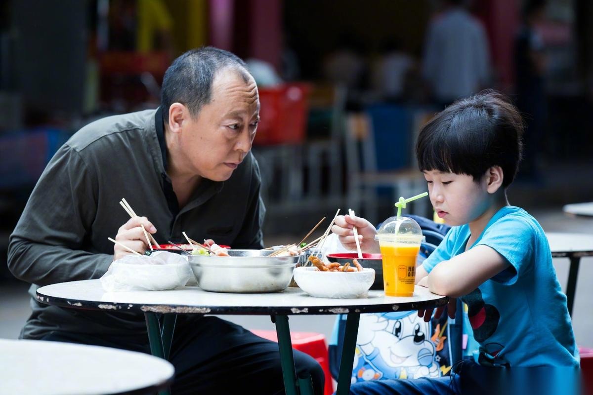 Ông nội lương hưu 2 tháng Tết Âm lịch ước tính 100 triệu, mỗi tối vẫn cố chấp chạy xe ôm: Lý do đưa ra làm con cháu choáng váng - Ảnh 2.