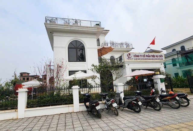 Công an Hà Nội khám xét khẩn cấp trụ sở công ty Triệu nụ cười và nơi ở của Hồ Quốc Thân- Ảnh 2.