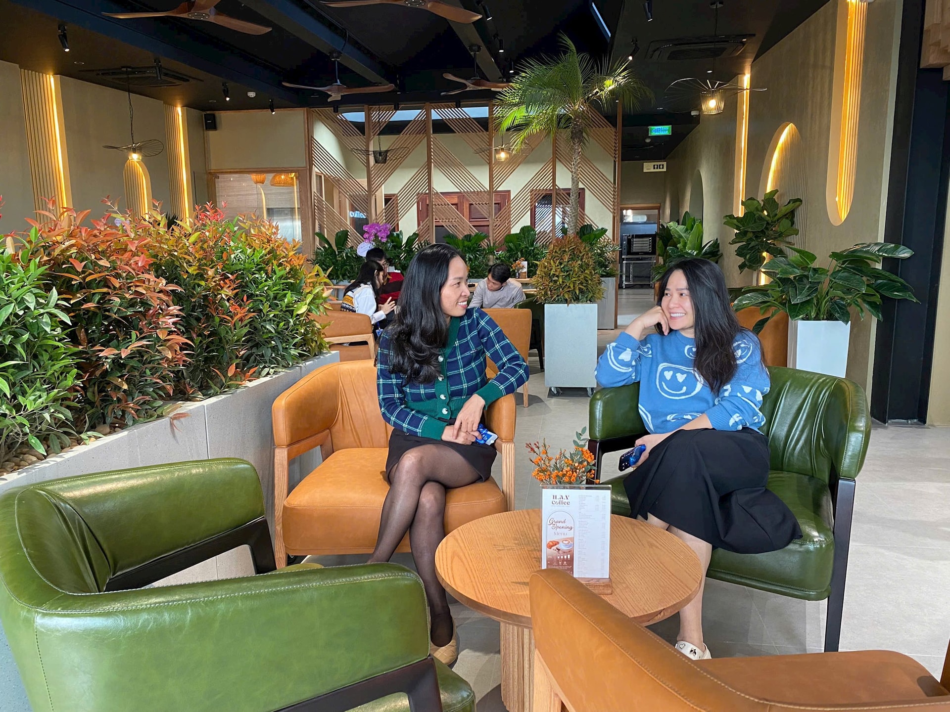 Hòa Phát của tỷ phú Trần Đình Long vừa bất ngờ mở quán cà phê, lấy tên H.A.Y- Ảnh 4.