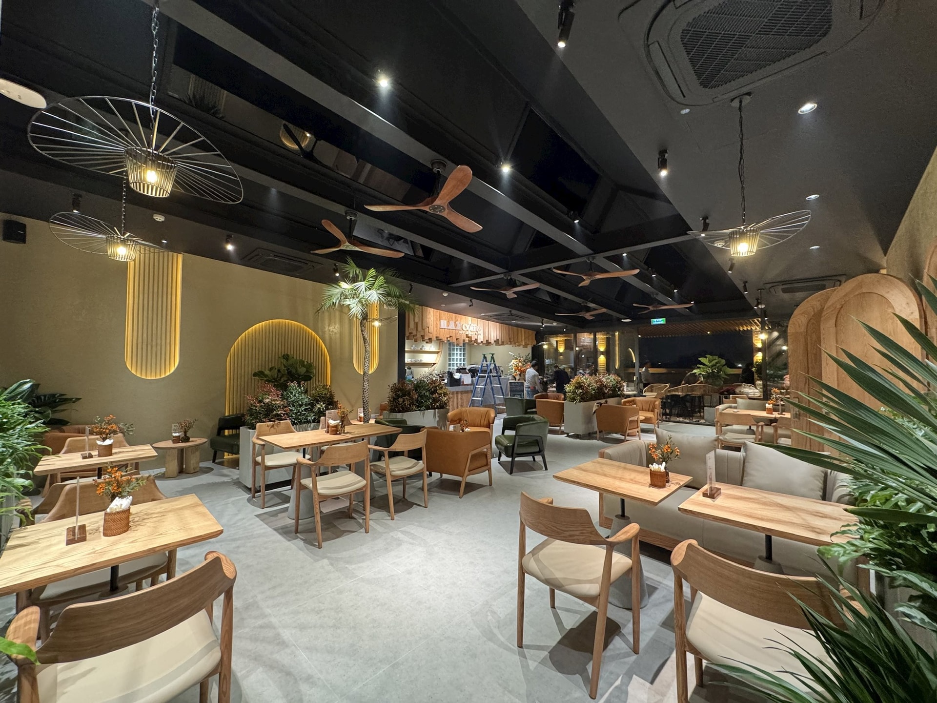 Hòa Phát của tỷ phú Trần Đình Long vừa bất ngờ mở quán cà phê, lấy tên H.A.Y- Ảnh 5.