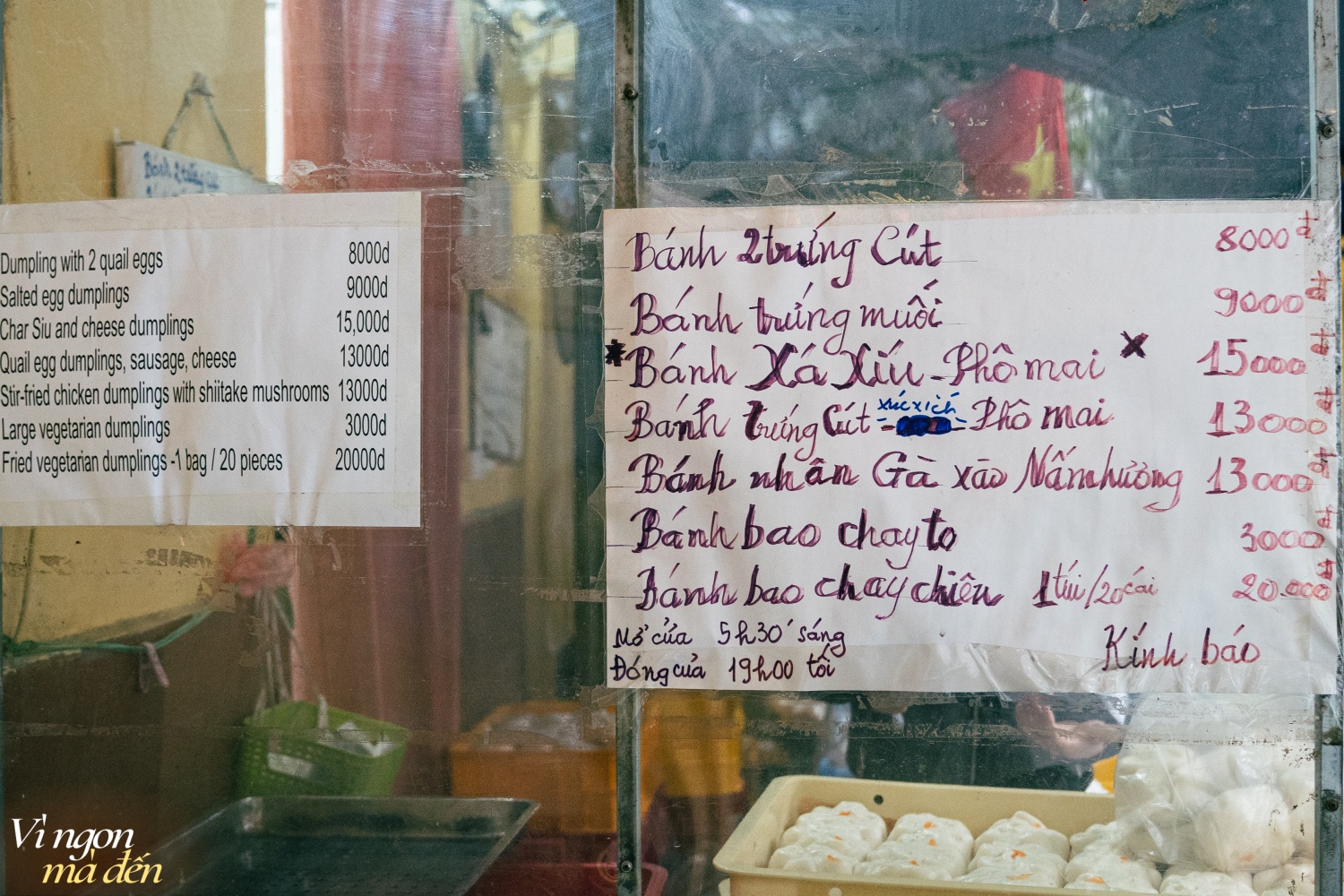 Lò bánh bao 25 năm tuổi nằm trong con ngõ nhỏ ở Hà Nội: Khách lẻ - khách buôn giá như nhau, dù chịu khó "bám trend" nhưng bán chạy nhất vẫn là 2 loại nhân truyền thống này- Ảnh 10.