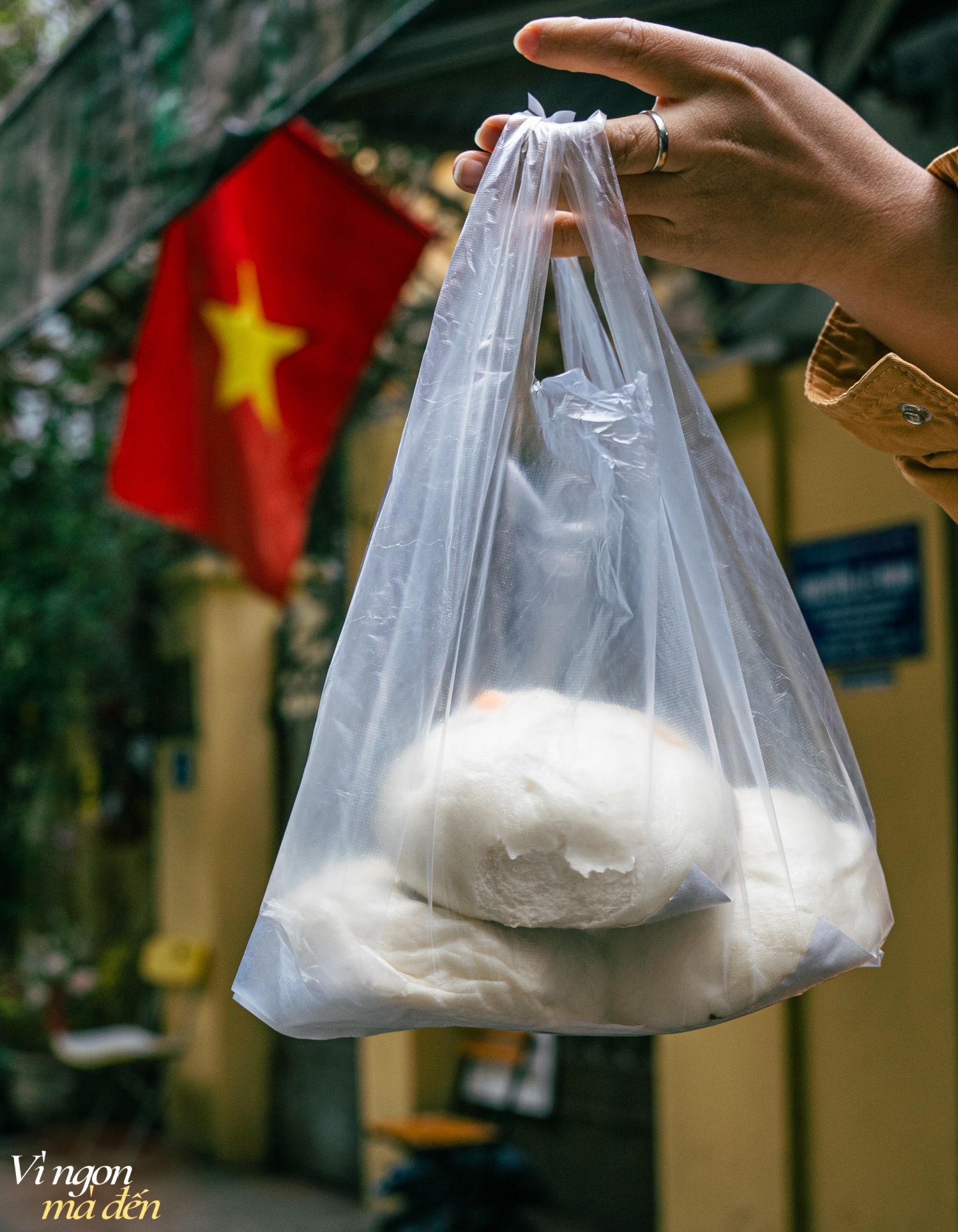 Lò bánh bao 25 năm tuổi nằm trong con ngõ nhỏ ở Hà Nội: Khách lẻ - khách buôn giá như nhau, dù chịu khó "bám trend" nhưng bán chạy nhất vẫn là 2 loại nhân truyền thống này- Ảnh 16.