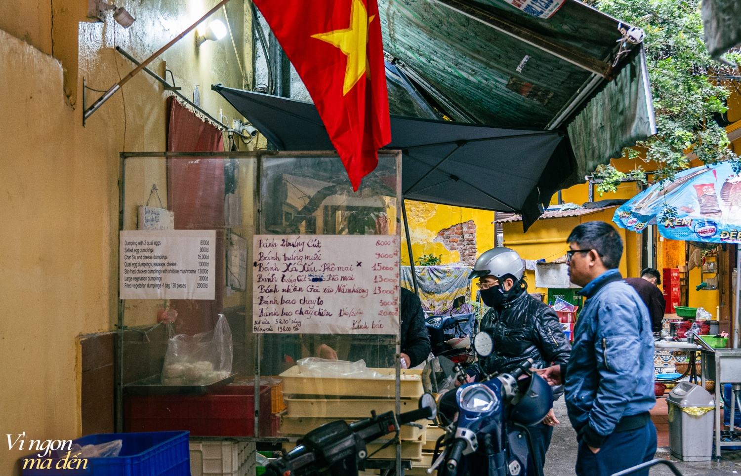 Lò bánh bao 25 năm tuổi nằm trong con ngõ nhỏ ở Hà Nội: Khách lẻ - khách buôn giá như nhau, dù chịu khó "bám trend" nhưng bán chạy nhất vẫn là 2 loại nhân truyền thống này- Ảnh 1.