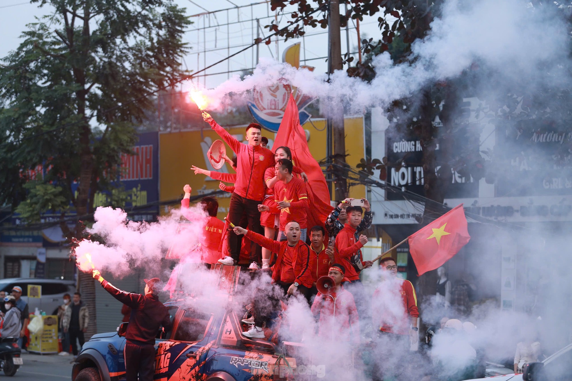 Việt Trì rực đỏ, tiếp lửa cho đội tuyển Việt Nam trong trận bán kết lượt về- Ảnh 5.