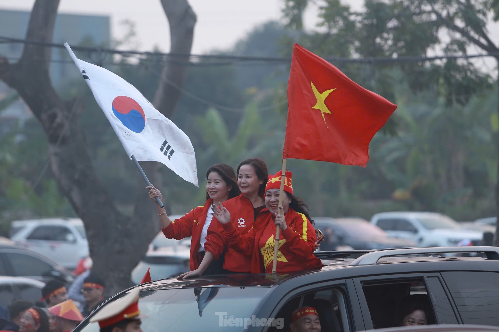 Việt Trì rực đỏ, tiếp lửa cho đội tuyển Việt Nam trong trận bán kết lượt về- Ảnh 4.