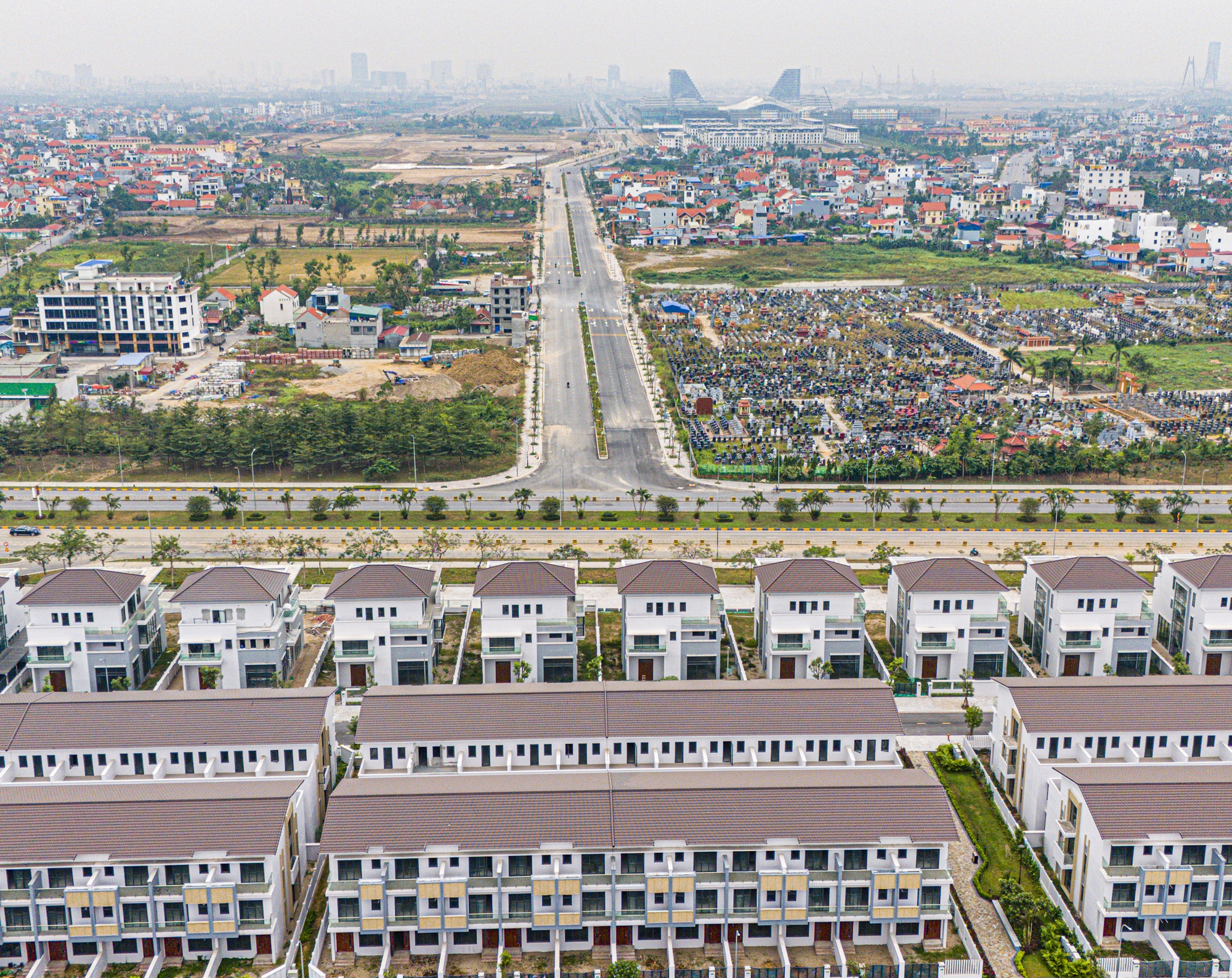 Toàn cảnh tuyến đường 12 làn xe rộng nhất Hải Phòng đang được kéo dài gấp đôi, nối khu công nghiệp một tỷ USD với trung tâm hành chính mới- Ảnh 7.