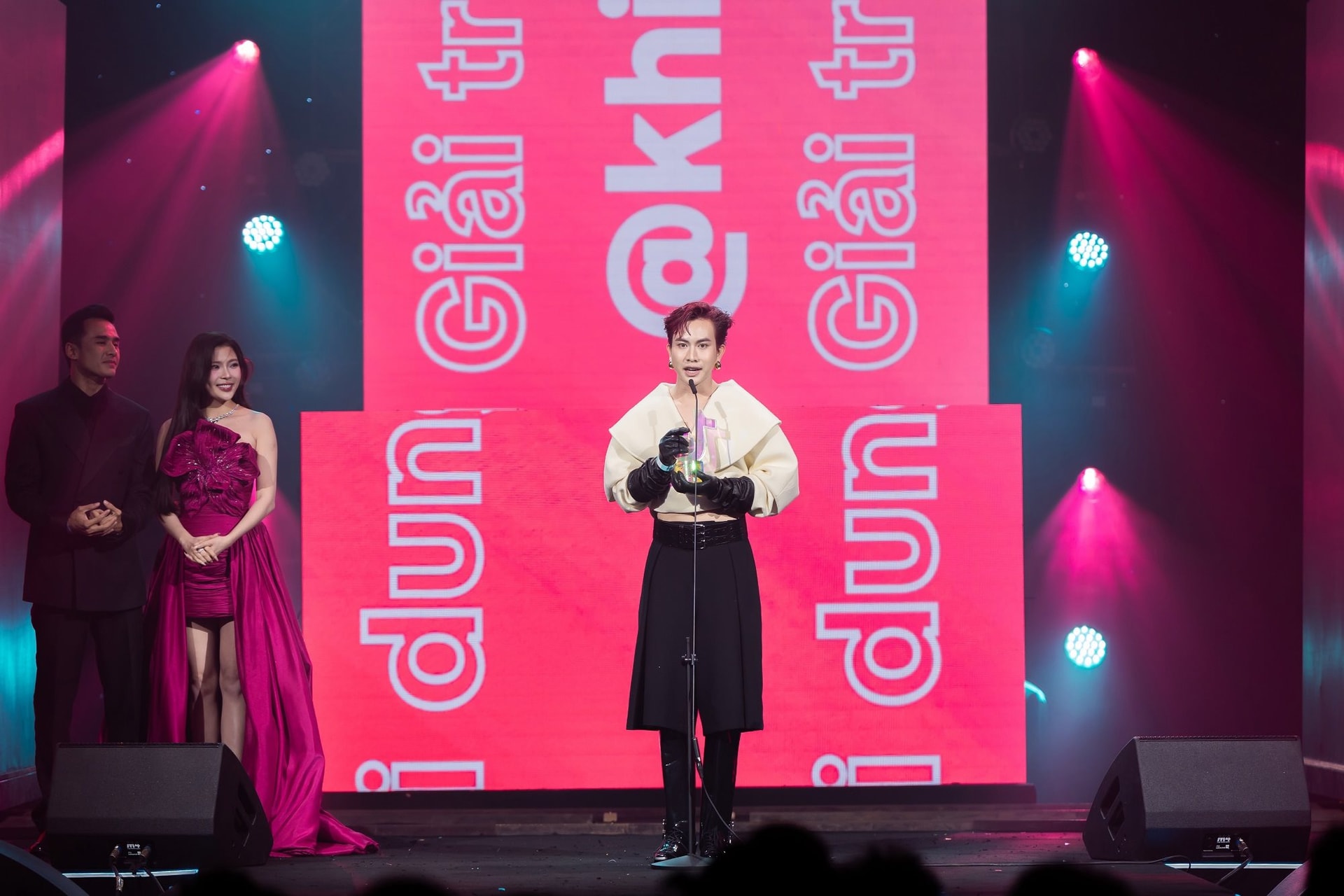 Chuyên gia Nguyễn Ngọc Long: 'Không có bằng chứng TikTok giúp Lê Tuấn Khang tăng view ảo'- Ảnh 2. Chuyên gia Nguyễn Ngọc Long: 'Không có bằng chứng TikTok giúp Lê Tuấn Khang tăng view ảo'- Ảnh 2.