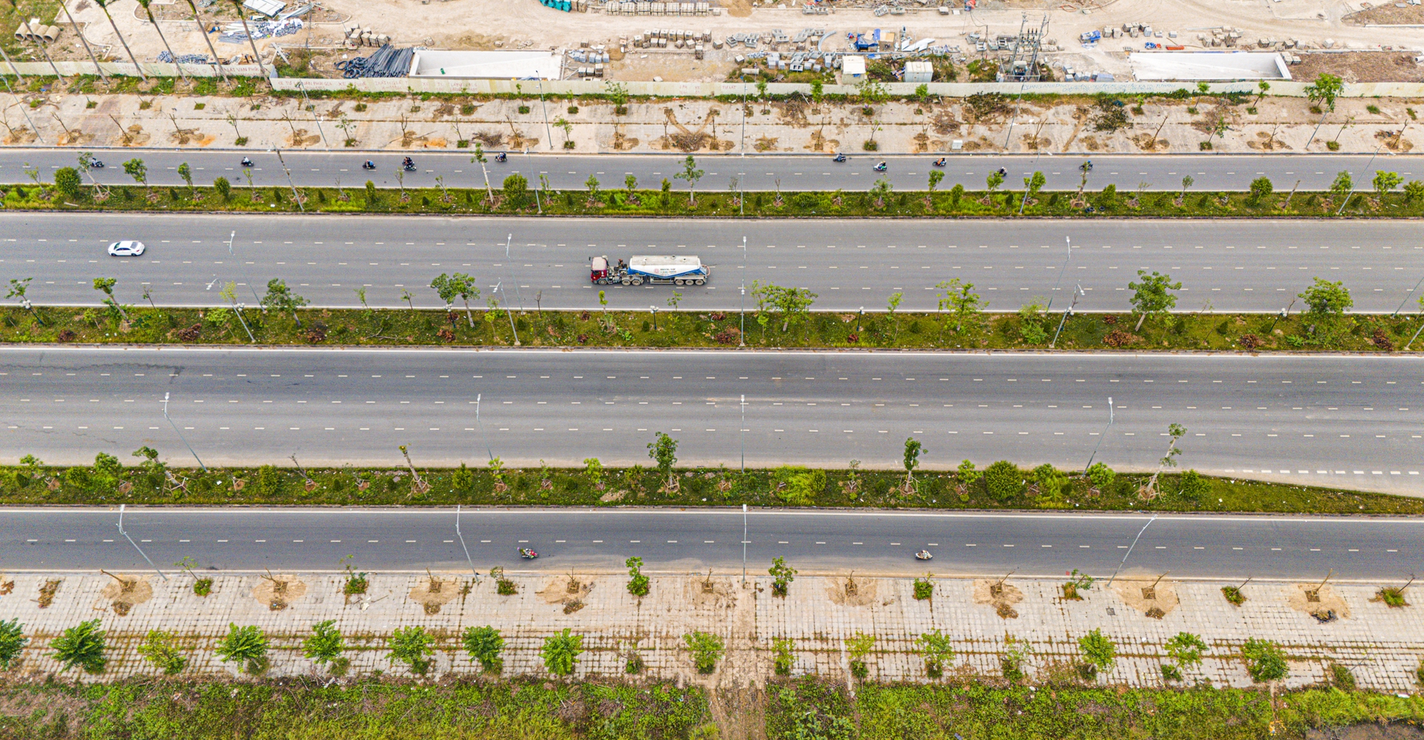 Toàn cảnh tuyến đường 12 làn xe rộng nhất Hải Phòng đang được kéo dài gấp đôi, nối khu công nghiệp một tỷ USD với trung tâm hành chính mới- Ảnh 9.