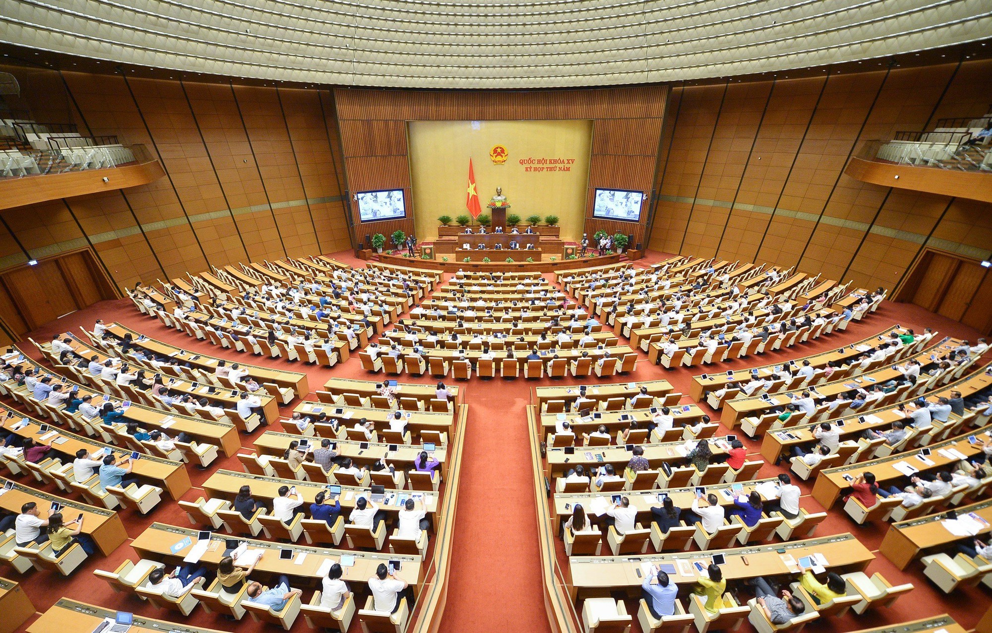 Nhìn lại thị trường bất động sản 2024: Điểm nóng gọi tên Hà Nội, “cơn sốt” từ chung cư đến đất đấu giá; đất nông nghiệp bước sang trang mới…- Ảnh 3.